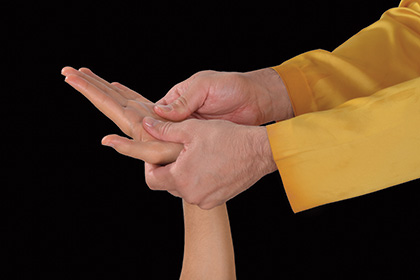 آموزش ماساژ انگشتان ( دست و پا )
